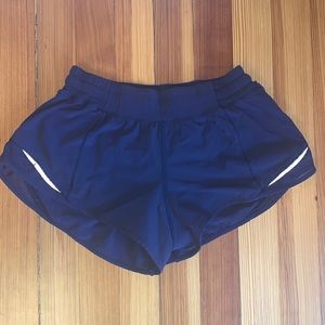 Lululemon hotty hot short 2.5 inch size 6 navy